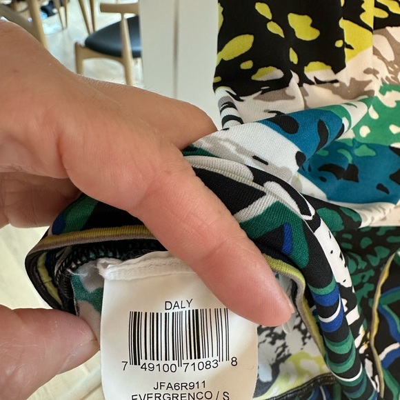 BCBG MAX AZRIA  WOMEN'S DALY V-NECK  JERSEY SHIRT DRESS SIZE S - Picture 7 of 8